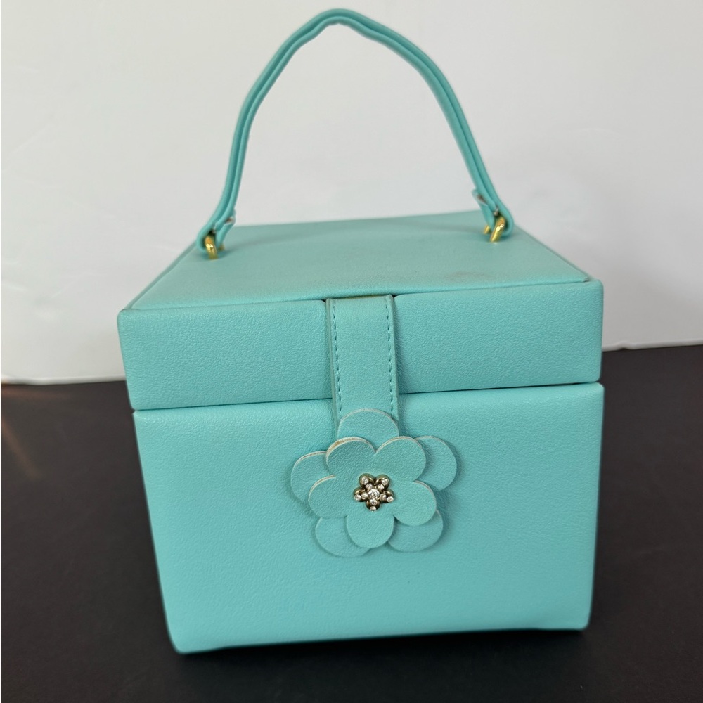 Travel jewelry box